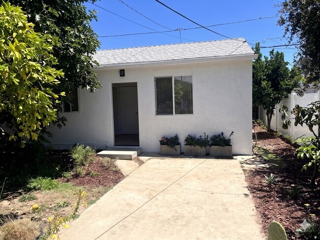 Building Photo - 5724-5726 Lemona Ave Unit 5726