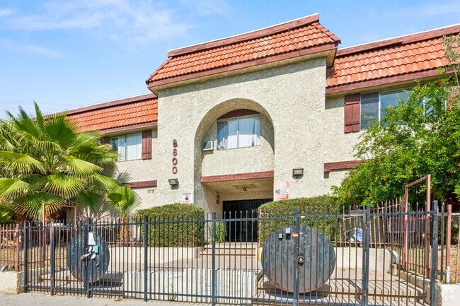 Building Photo - Newly Renovated 1BD Condo Available Soon! ...