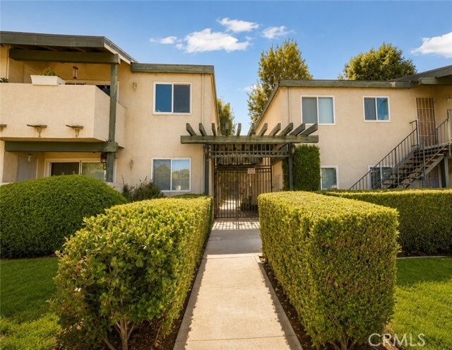 Building Photo - 10636 Woodley Ave Unit 43