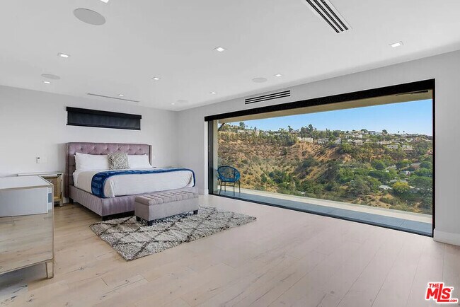 Photo - 8401 Wyndham Rd