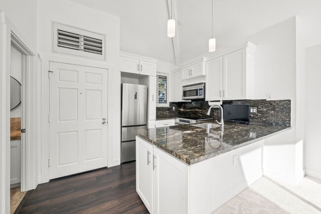 Photo - Coastal Corner Loft, Quiet, Bright & Stylish Unit #301