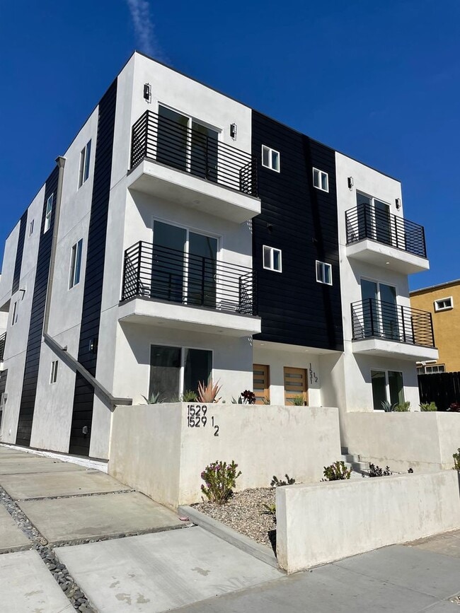 Photo - 1529 Winona Blvd Apartment Unit 1531 Winona Blvd