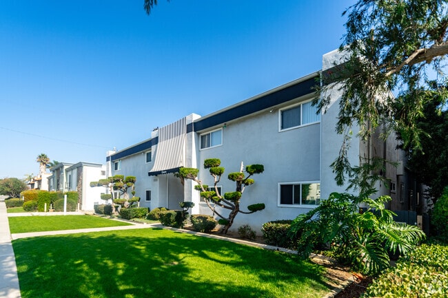 Building Photo - Welcome to the Beautiful Cameo Apartments in Prime Torrance