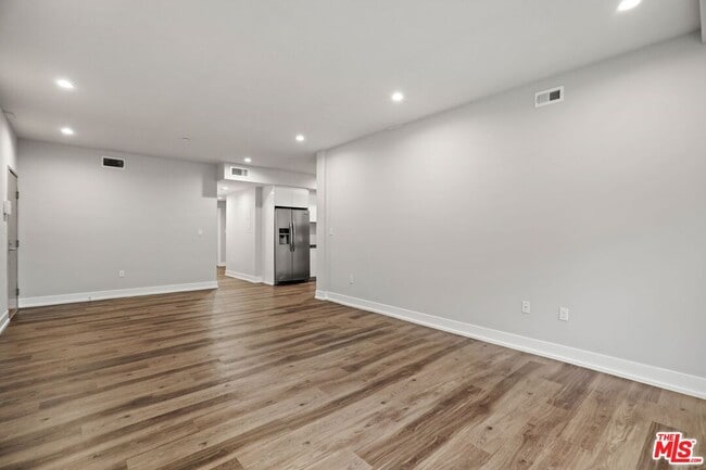 Photo - 838 N Hudson Ave Unit ph1