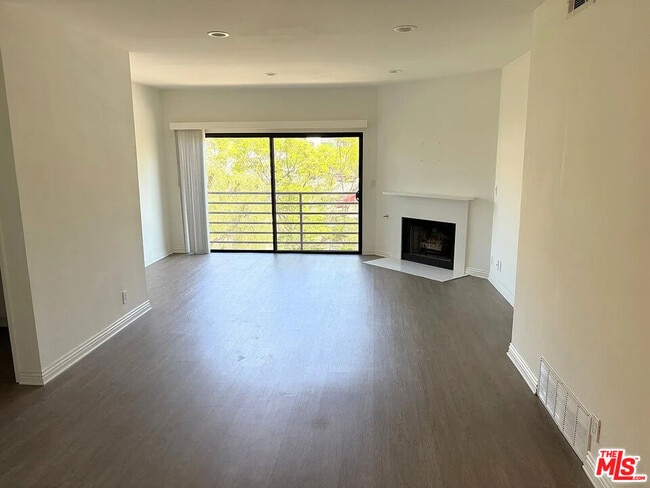 Photo - 1585 Manning Ave Unit 2