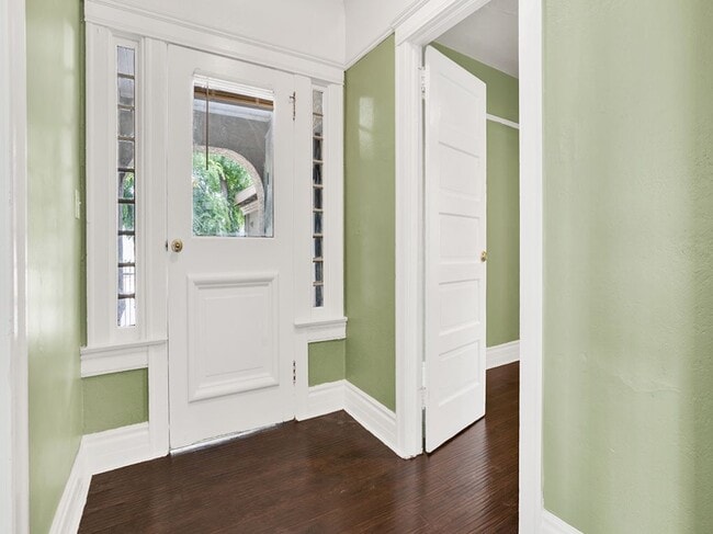 Photo - 1296 W Jefferson Blvd