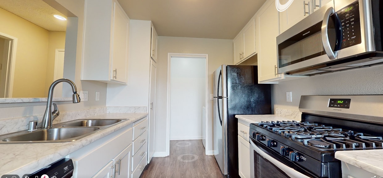 3D Tour - SERRANO HIGHLANDS APARTMENT HOMES