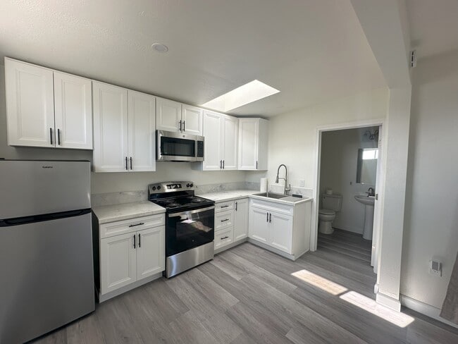 Building Photo - 370 Alpine Ave Unit B