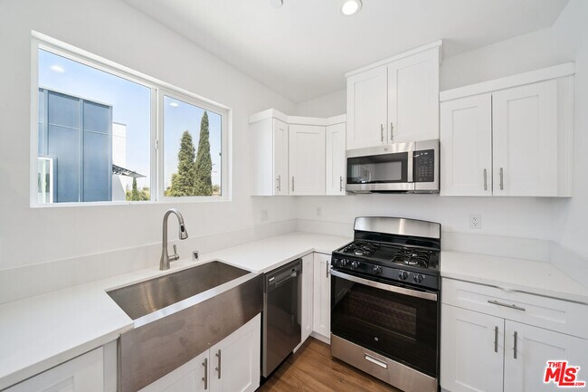 Photo - 6336 Beck Ave Unit 2