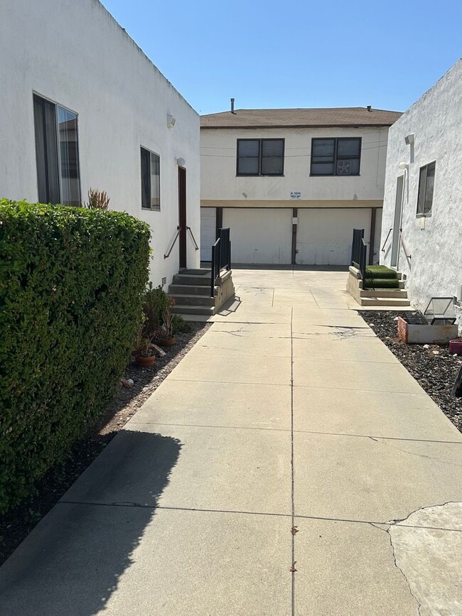 Upstairs 1 bedroom 1 bath unit with a one ... - Upstairs 1 bedroom 1 bath unit with a one ... Apartment Unit 8317.5