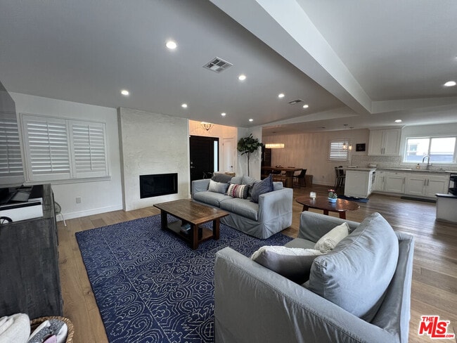 Photo - 3350 McLaughlin Ave