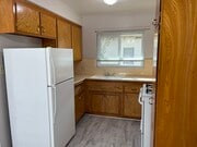 Kitchen - 2328 N Beachwood Dr Unit Apt 5
