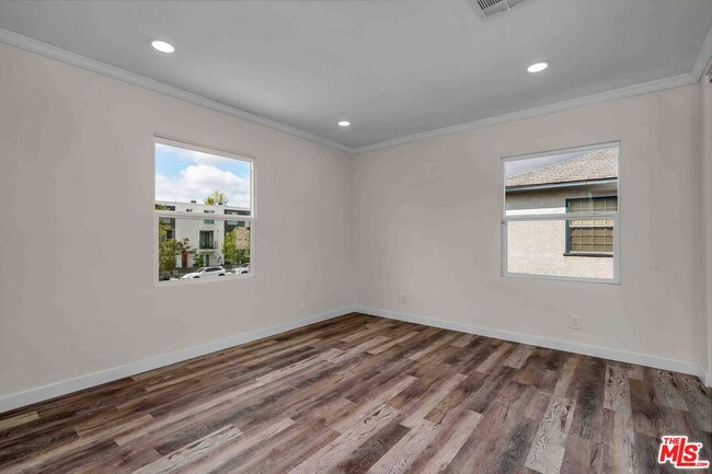 Photo - 11575 Riverside Dr