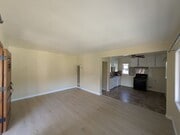 Photo - 1437 E Maple St Apartment