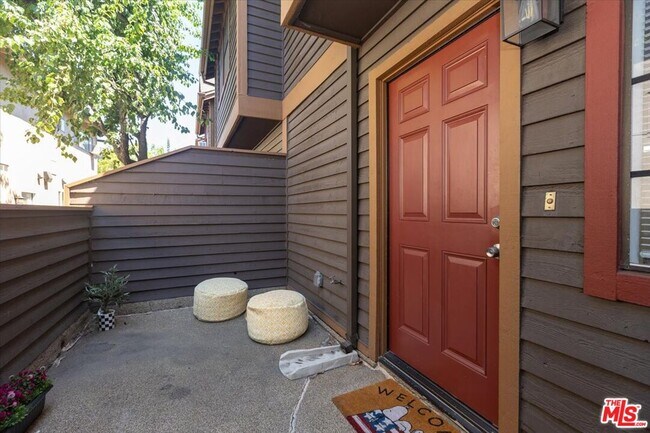 Building Photo - 319 Ohio St Unit 3 Rental