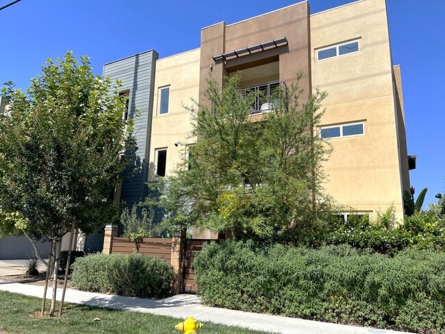 Photo - 14107 W Monroe Pl