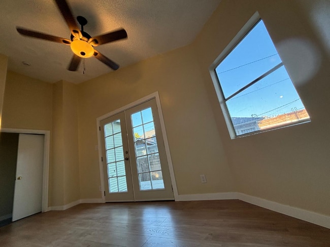 Photo - 526 W 49th St