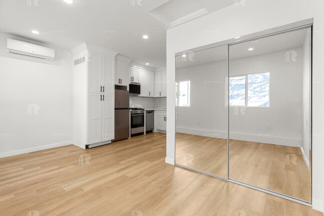 Photo - 1259-1261 Devon Ave Unit 12611/4