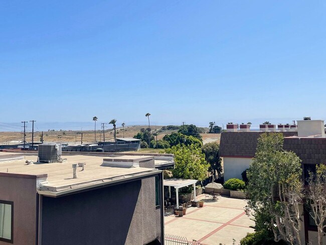 Photo - 8300 Manitoba St