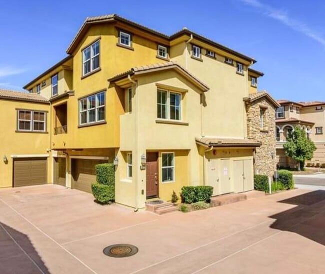 Photo - 1415 Calabria St Townhome