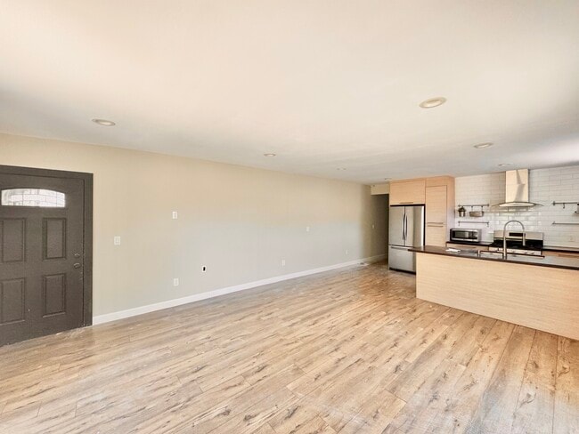 Building Photo - 1330 S Hudson Ave Unit 1330 Rental