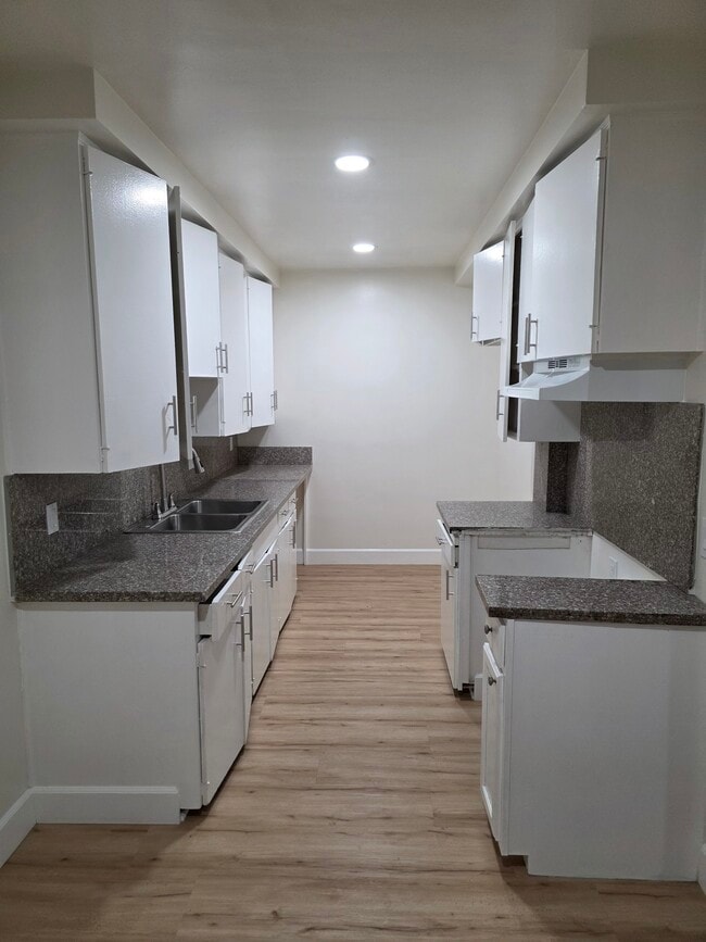 Kitchen - 326 N Breed St Unit #3