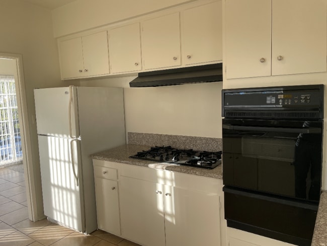 Photo - 1122 S Clark Dr Unit 4