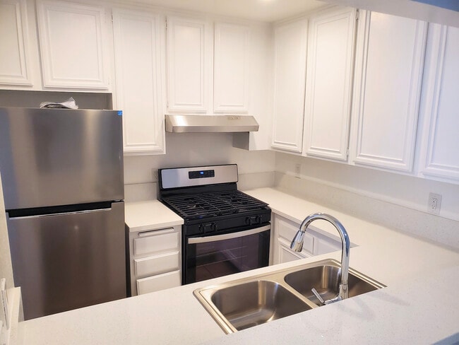 Photo - 10815 Hesby St