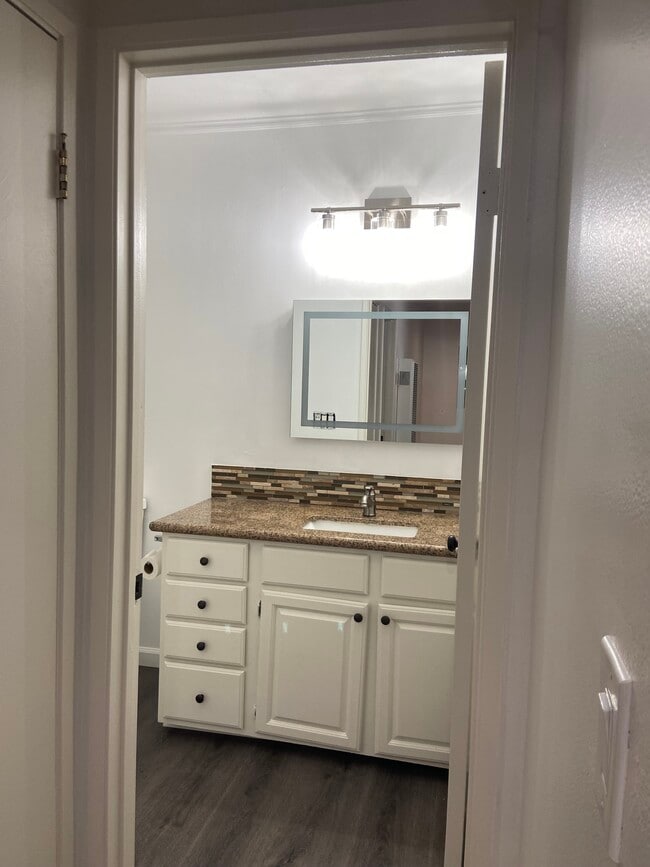 Photo - 923 E 21st St