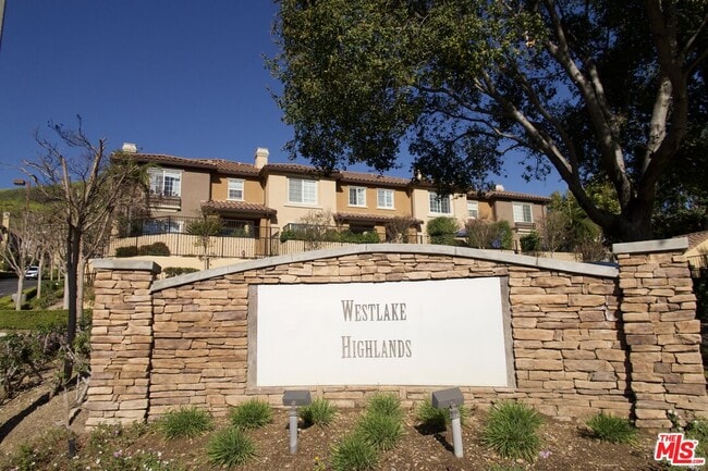 Building Photo - 382 East Hilltop Way