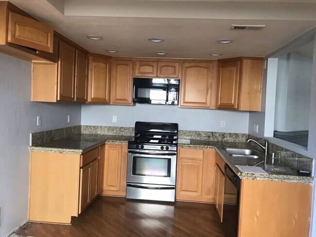 Photo - 2 BEDROOM/2BATH TOWN HOUSE STYLE CONDO IN ...