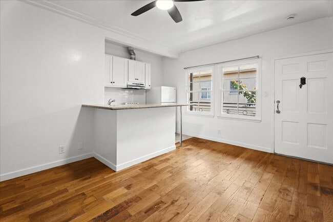 Building Photo - One Bedroom Unit 29-205