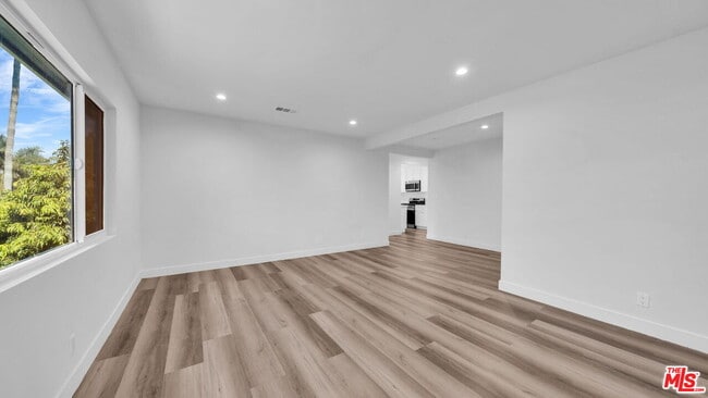 Photo - 126 S Manhattan Pl Unit 5