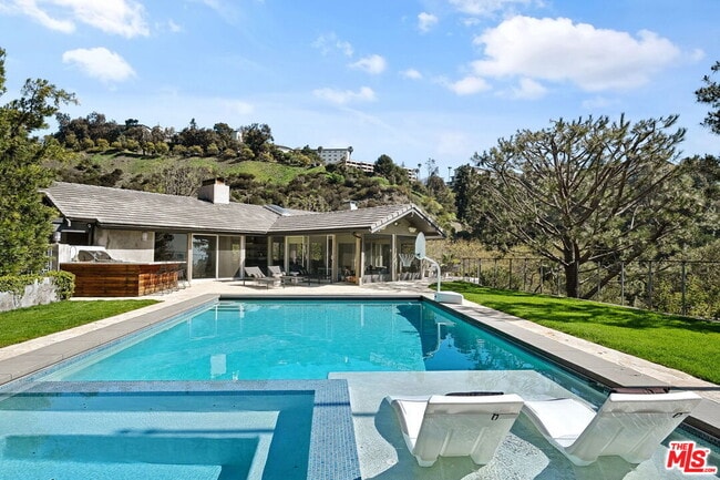 Photo - 1255 N Bundy Dr