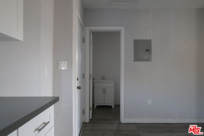 Photo - 4710 Wall St