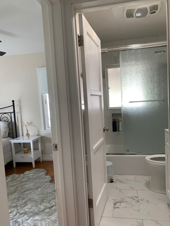 Photo - 467 E 44th Cir