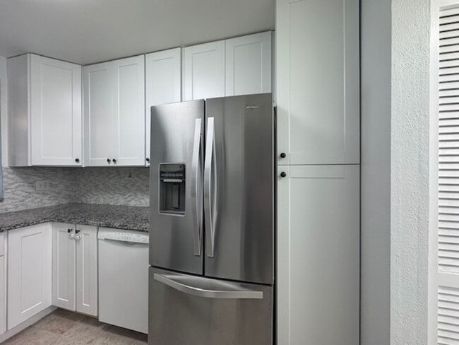 Photo - 535 W 4th St