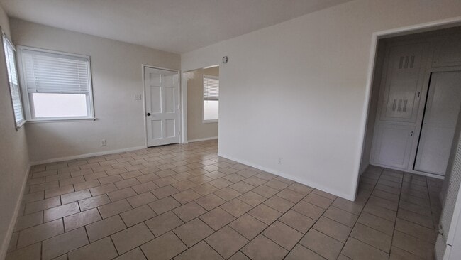 Photo - 115 E Tamarack Ave Unit 4
