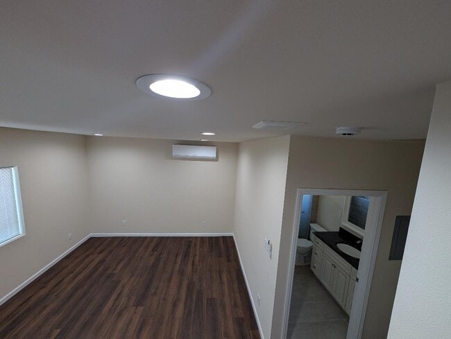 Building Photo - 702 S Pine St