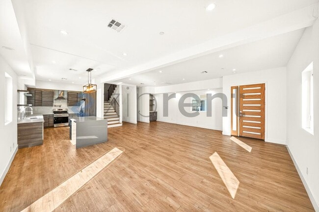 Photo - 5641 Riverton Ave