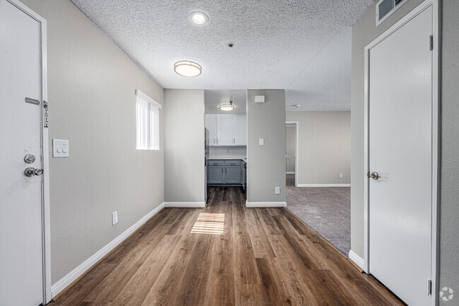 The Waldorf - 2BR, 2BA - 830SF - Dining Room - Pasadena Park Place