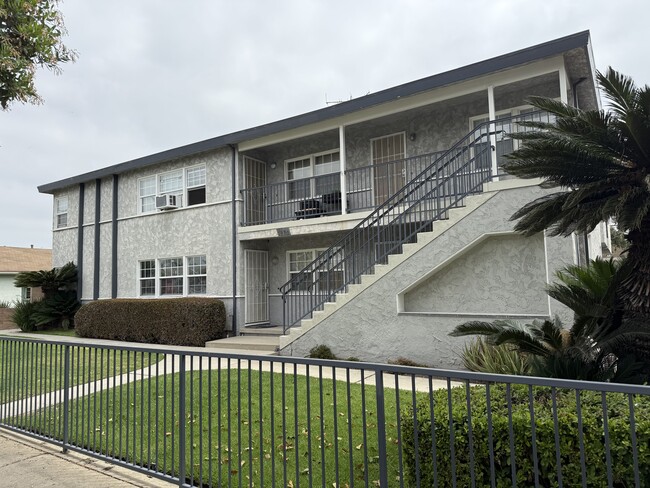 Front of 7 unit building - 3970 Sawtelle Blvd Apartments Unit 2