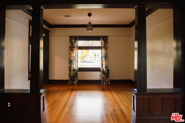 Photo - 3210 Manitou Ave