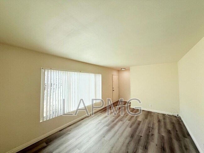 Photo - 625 Aerick St