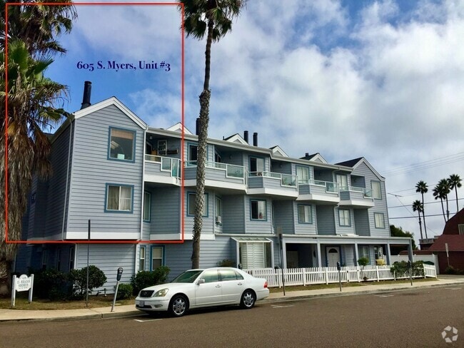 Building Photo - Cute 2 Bedroom Condo Steps Away from Endle...