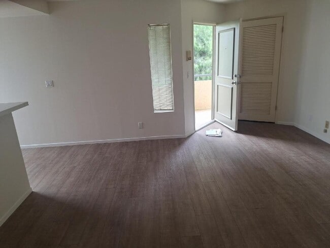 Unit 3 Entry - 11308 Huston St