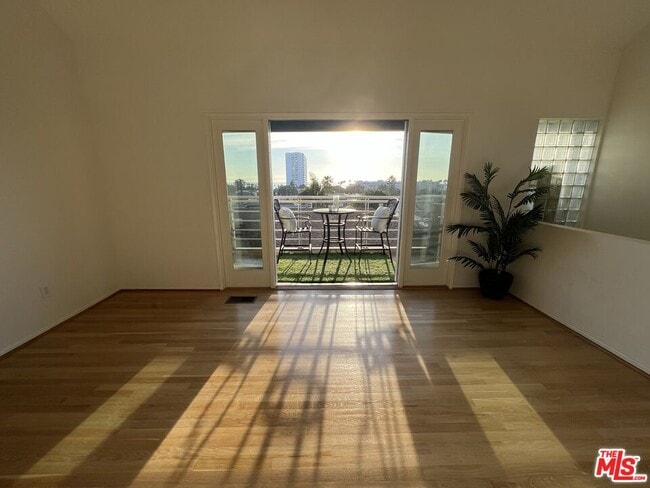 Photo - 311 Hill St Unit 2