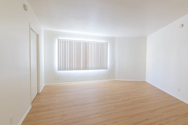 Photo - 667-669-669 Levering Ave Unit 8