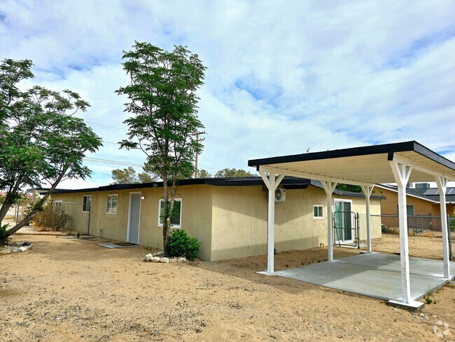 Building Photo - Charming 3 Bedroom 1 Bathroom Apartment Unit 72264 Sunnyslope Dr.