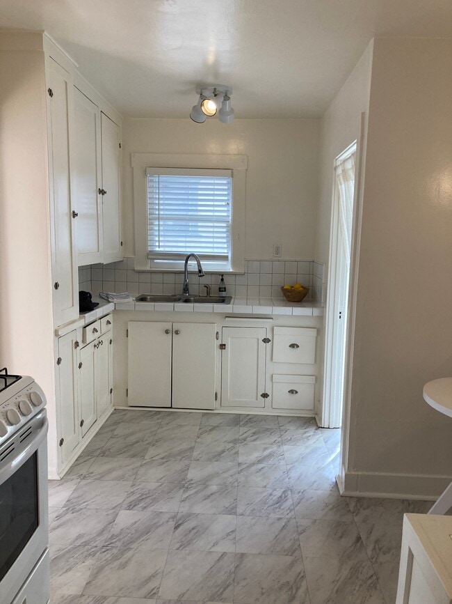 Photo - 129 S Broadway